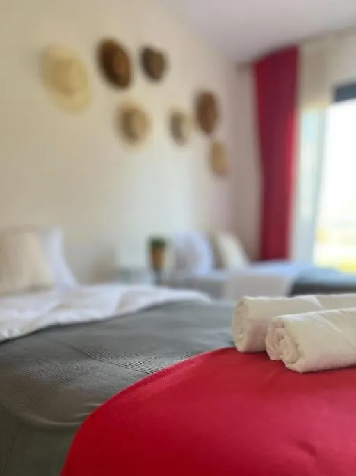 Marina Beach House Манилва