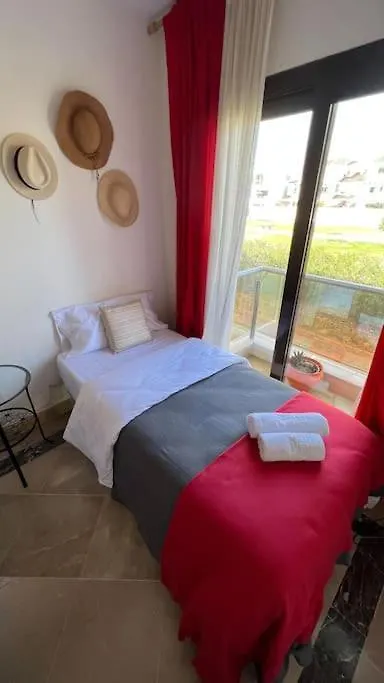 Marina Beach House Манилва